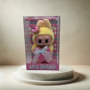 ♟️ POP MART THE MONSTERS “Let’s Checkmate” Vinyl Plush Hanging Card – BNIB 🖤✨